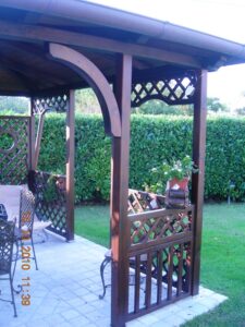 Gazebo in legno completo di griglie 'Terrazza privata'