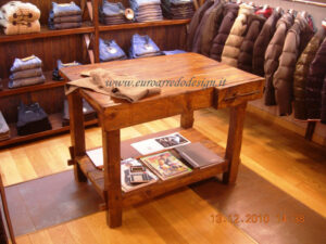 Negozio di abbigliamento 'Hamilton Group' (Formia)